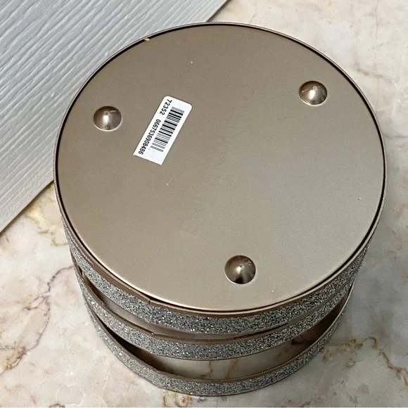 BRAND NEW Bath & Body Works Winter Silver Glitter Ribbon 3 Wick Candle Holder - Picture 3 of 3